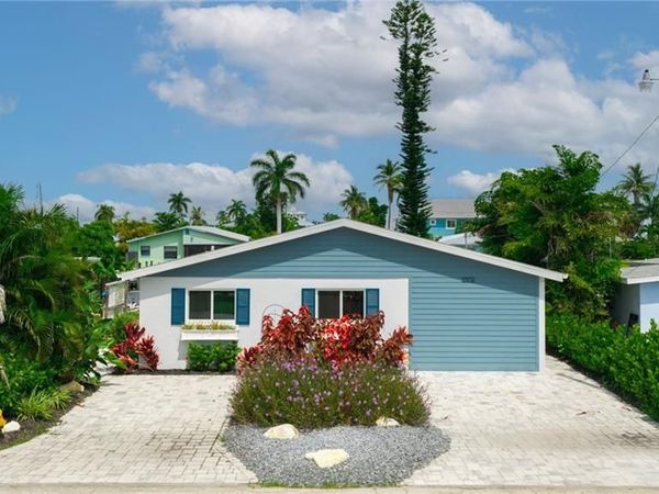 2574 Bayshore DR, MATLACHA, FL 33993