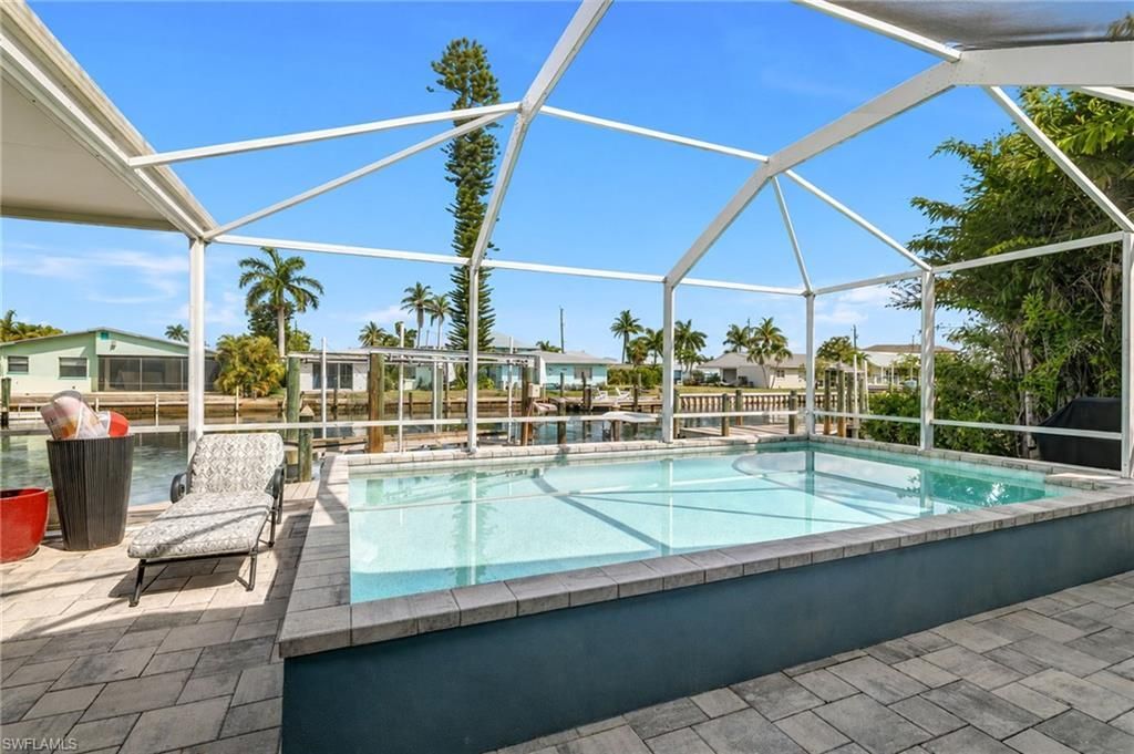 2574 Bayshore Dr, Matlacha, FL 33993 Photo