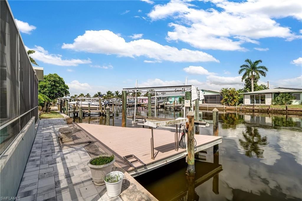 2574 Bayshore Dr, Matlacha, FL 33993 Photo