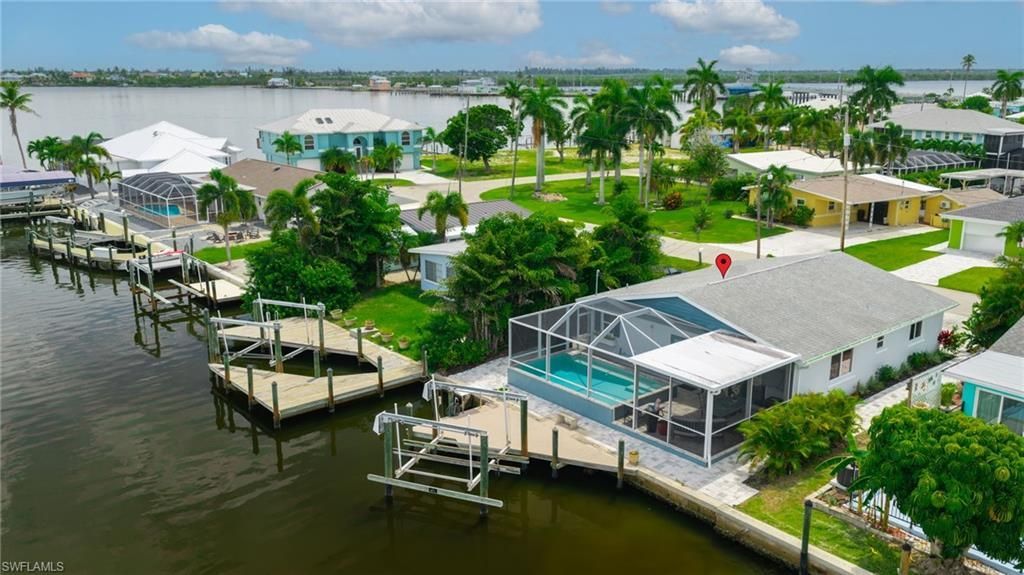 2574 Bayshore Dr, Matlacha, FL 33993 Photo