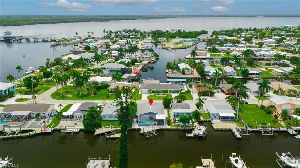 2574 Bayshore Dr, Matlacha, FL 33993 Photo