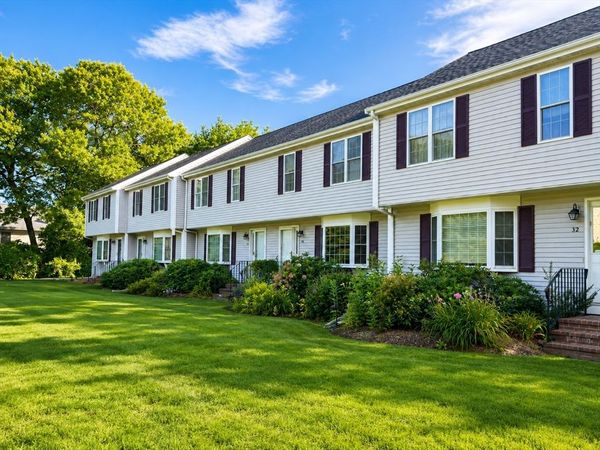 34 Old Plymouth St, Unit 34, East Bridgewater, MA 02333