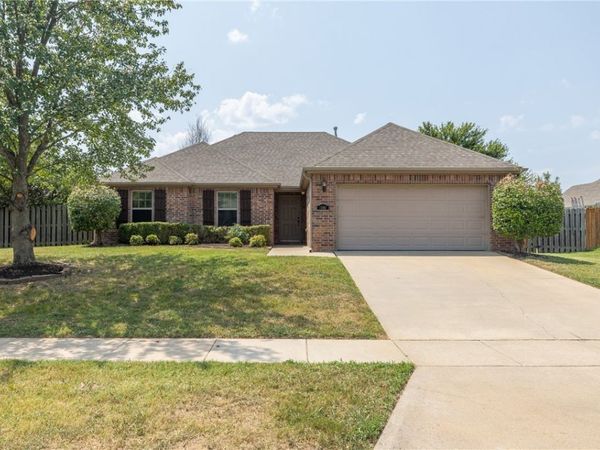 1541 N Corsica Drive , Fayetteville, AR 72704