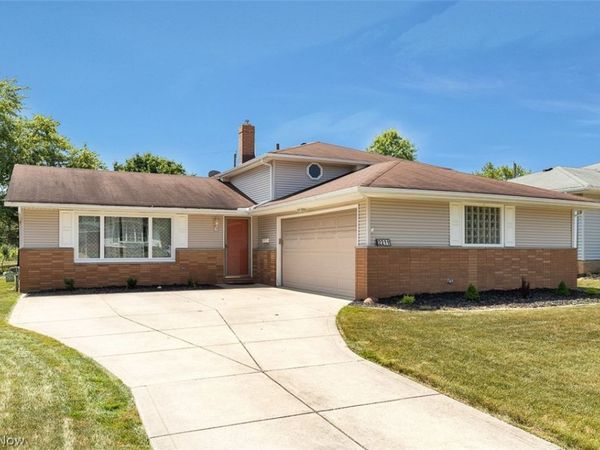 2211 Camelot Drive , Parma, OH 44134