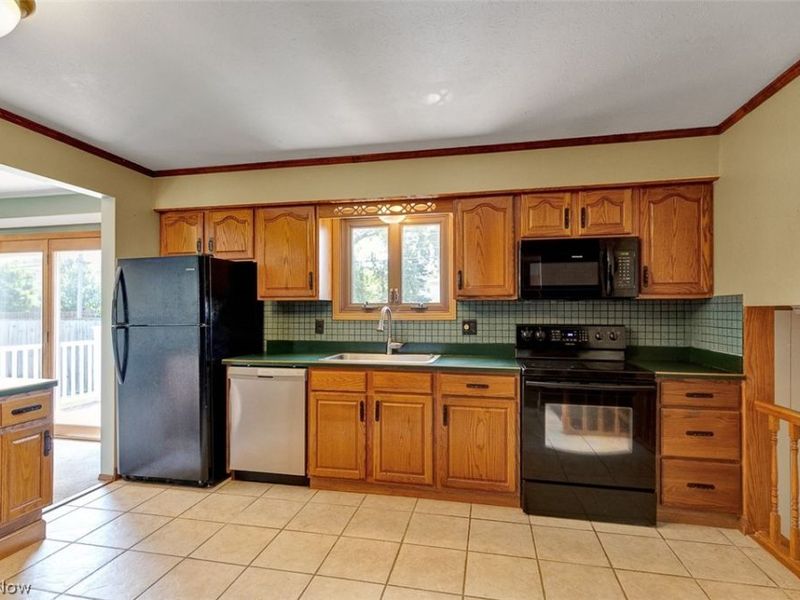 2211 Camelot Drive , Parma, OH 44134 Photo 10