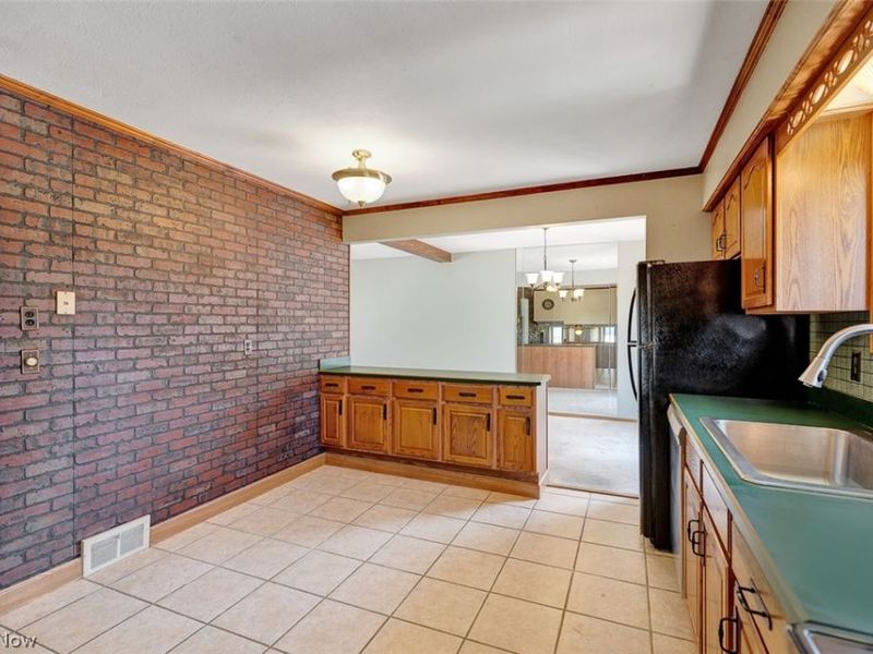 2211 Camelot Drive , Parma, OH 44134 Photo 11