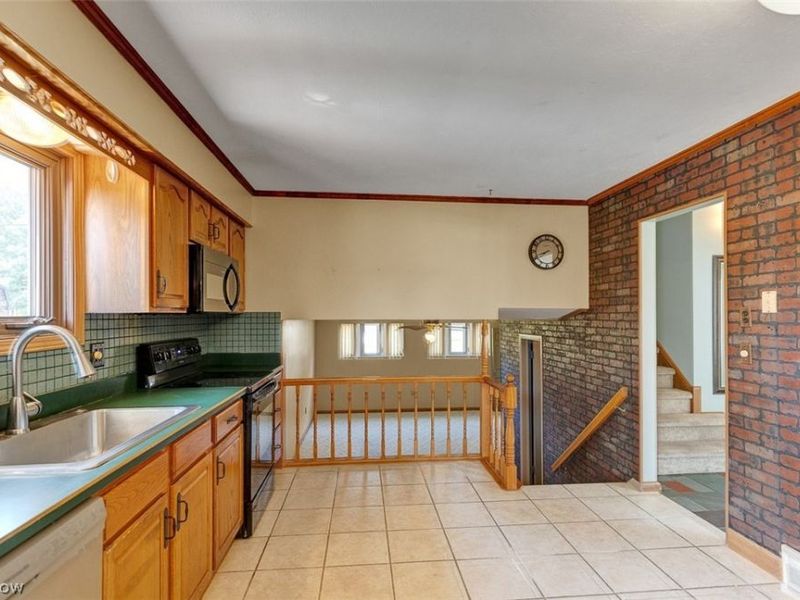 2211 Camelot Drive , Parma, OH 44134 Photo 8