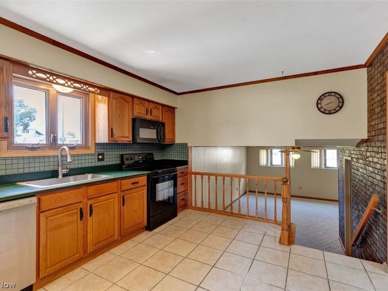 2211 Camelot Drive , Parma, OH 44134 Photo 9