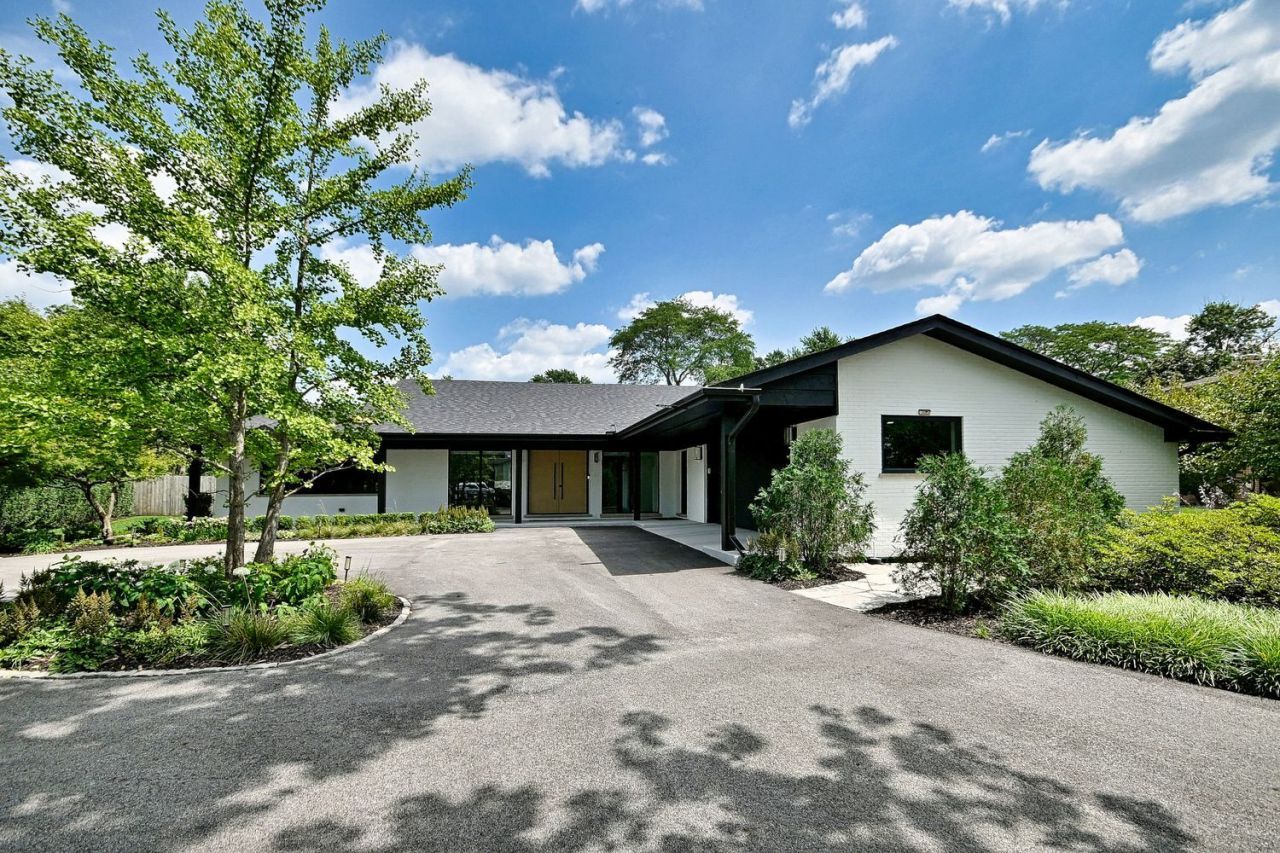 3456 Whirlaway Drive, Northbrook, IL 60062 Main Photo