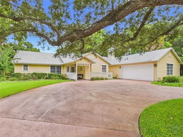2065 Cortez Avenue, Vero Beach, FL 32960