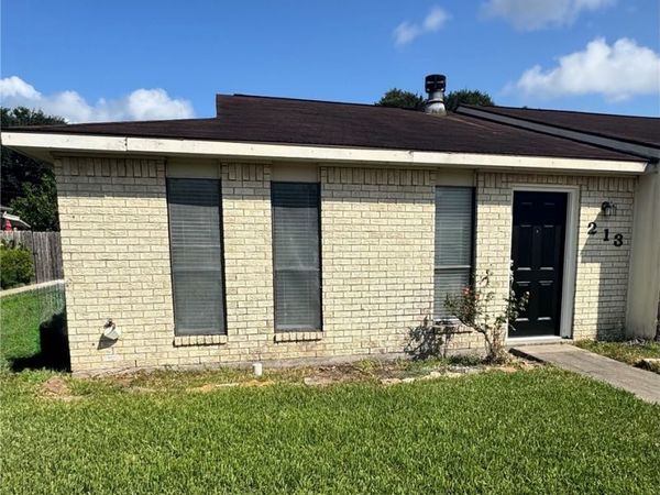 213 Versailles Street, Victoria, TX 77904