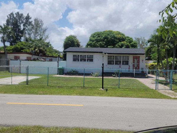 12510 W Golf Dr , Miami, FL 33167