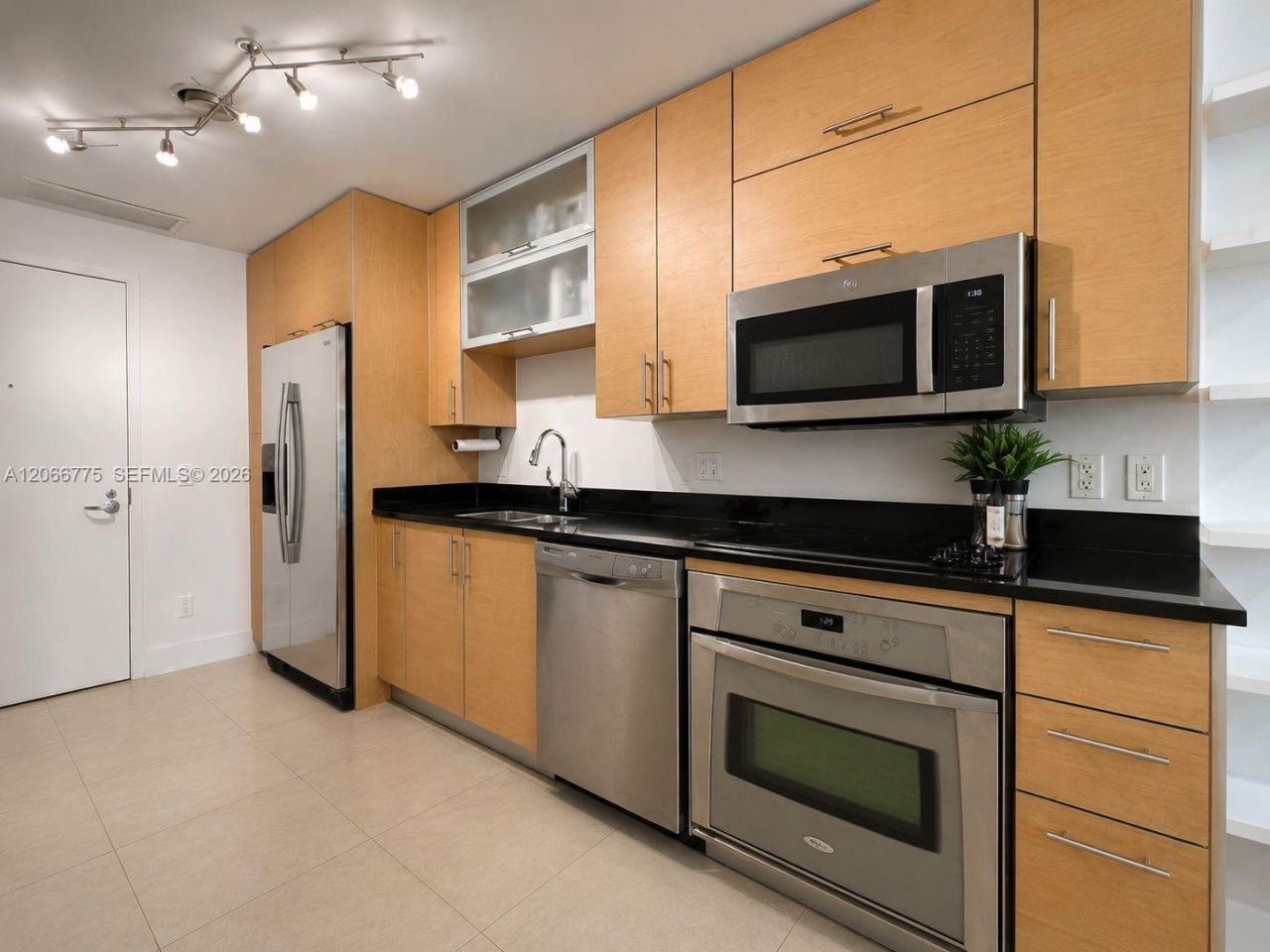 60 SW 13 St , Unit 2220, Miami, FL 33130 Photo
