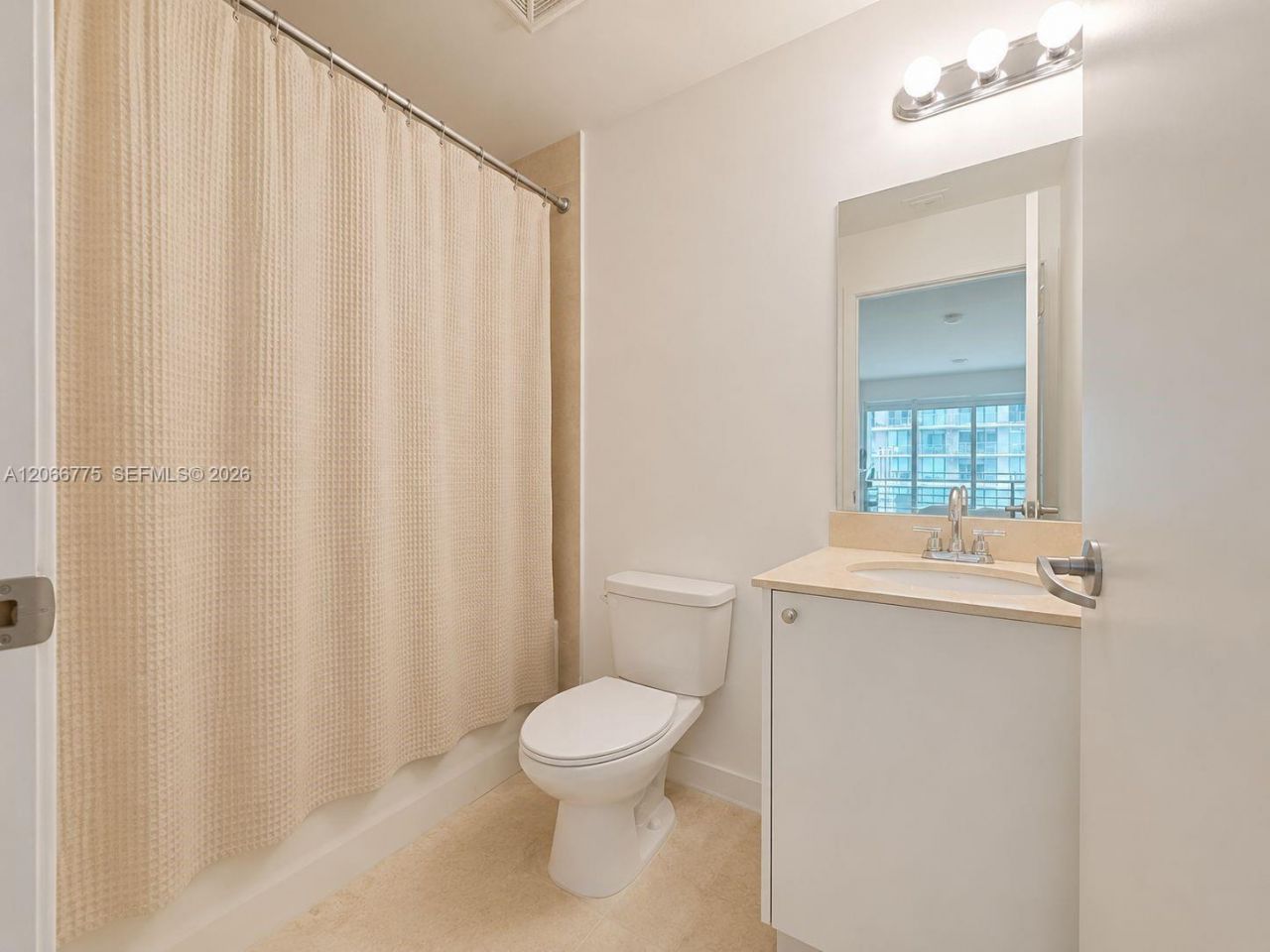 60 SW 13 St , Unit 2220, Miami, FL 33130 Photo