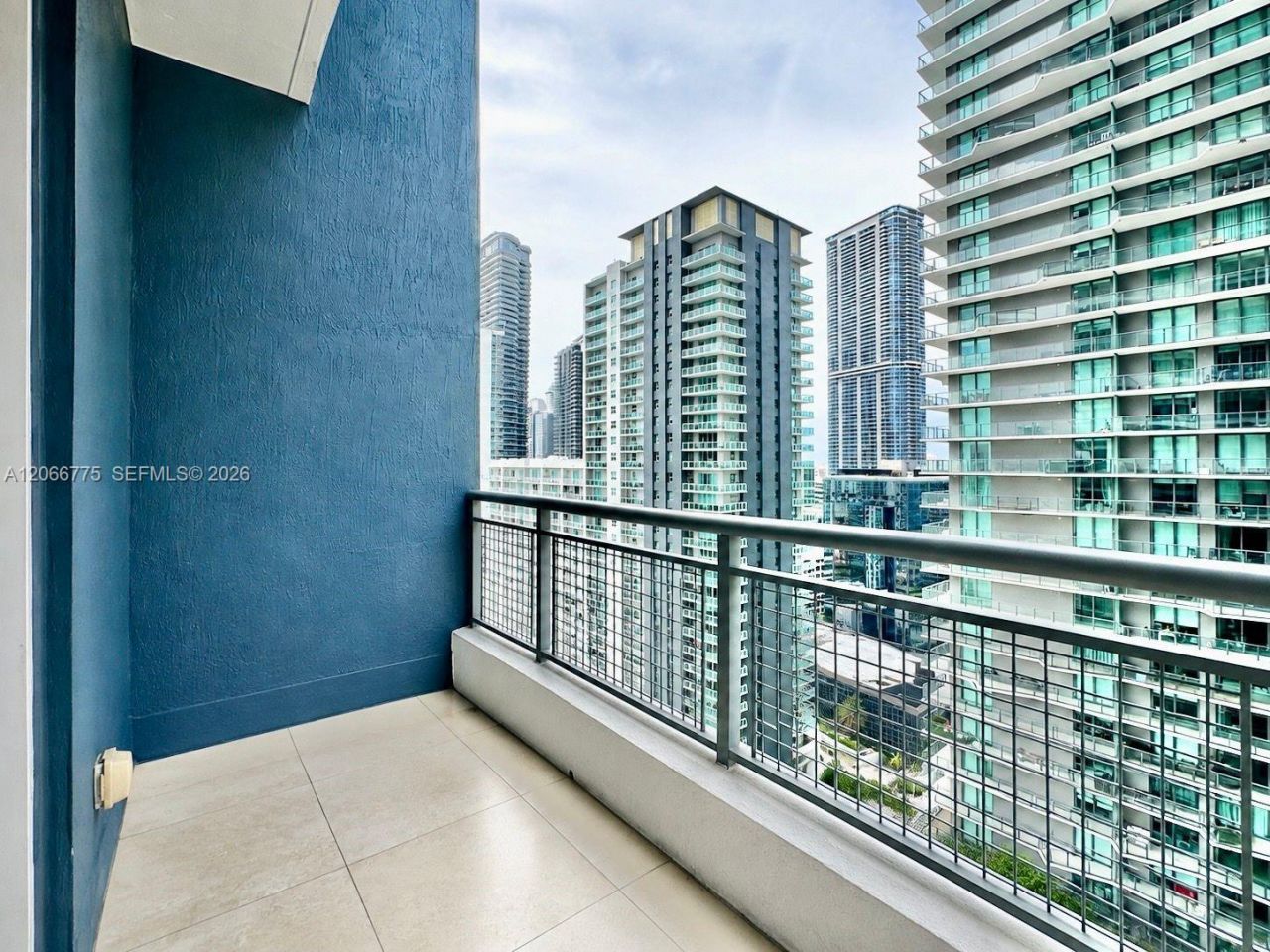 60 SW 13 St , Unit 2220, Miami, FL 33130 Photo