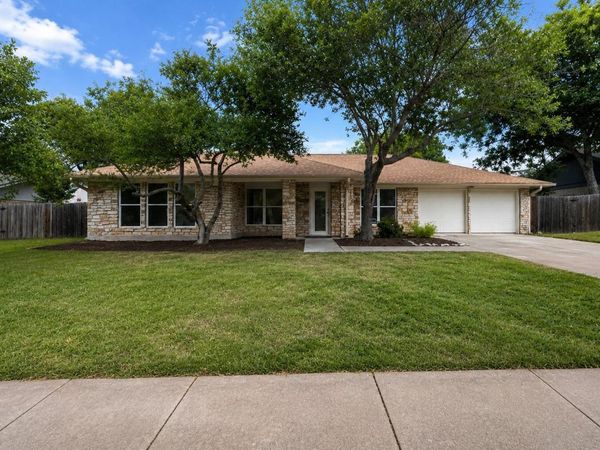 1403 Creekview DR, Round Rock, TX 78681