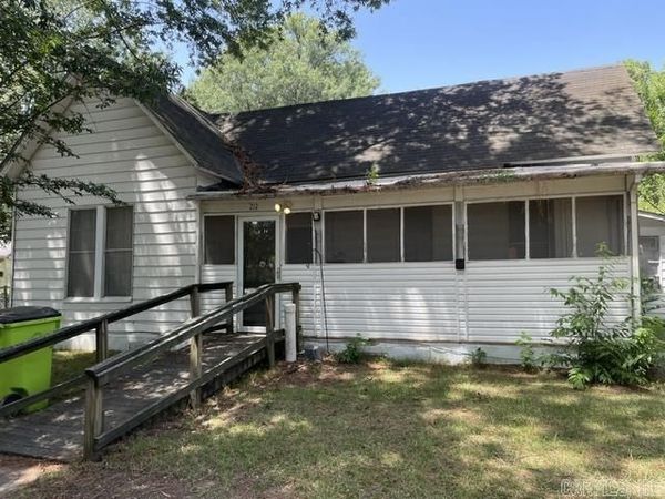 212 W 12th Street, Stuttgart, AR 72160