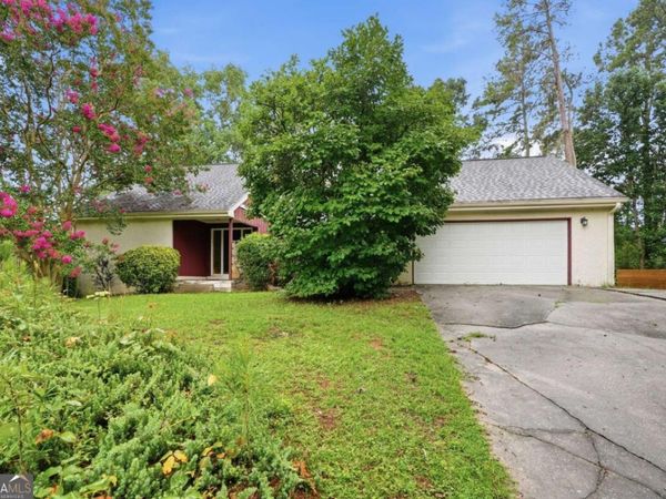 1384 Huntsmen Glen, Riverdale, GA 30296