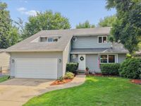 33202 N Woodland Terrace, Grayslake, IL 60030 primary photo