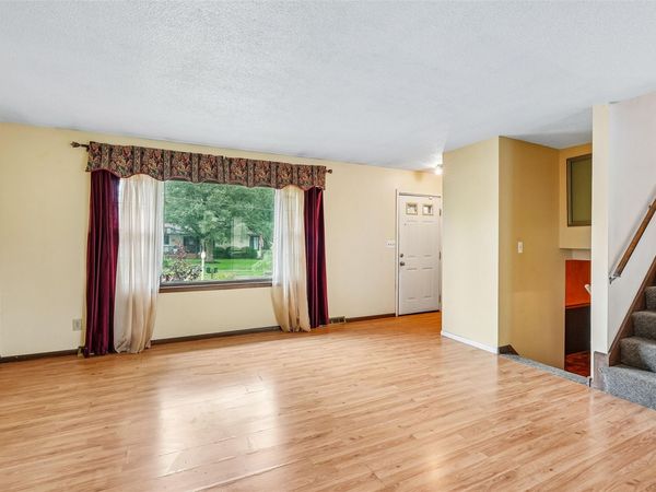 330 Greenfield Parkway, Des Moines, IA 50320