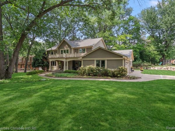 945 Peach Blossom Court , Rochester Hills, Mi 48306