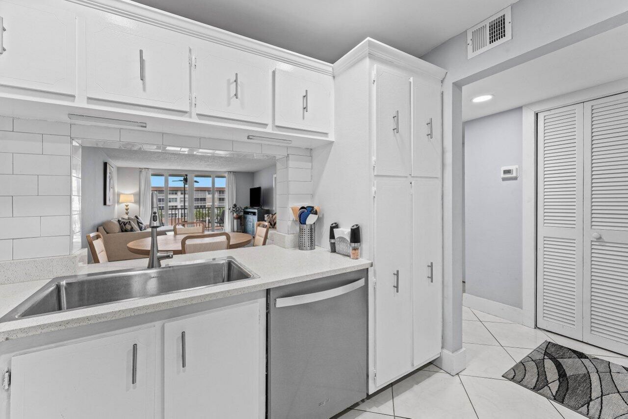 910 Dogwood Drive, Unit 444, Delray Beach, FL 33483 Photo