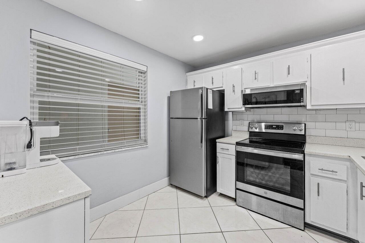 910 Dogwood Drive, Unit 444, Delray Beach, FL 33483 Photo