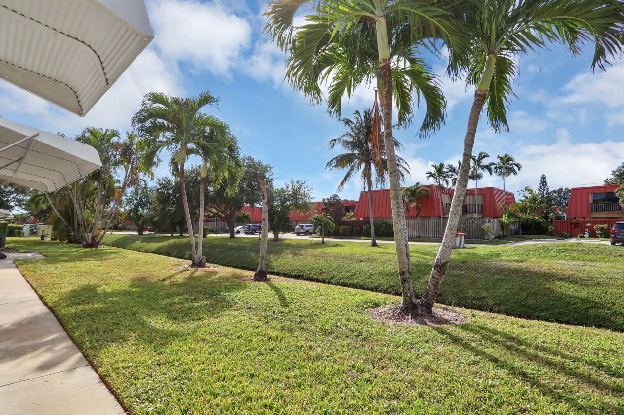 3210 Meridian Way S, Unit 11, Palm Beach Gardens, FL 33410 Photo