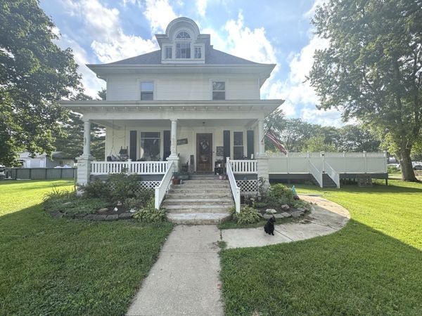 263 N Oak Street , Herscher, IL 60941