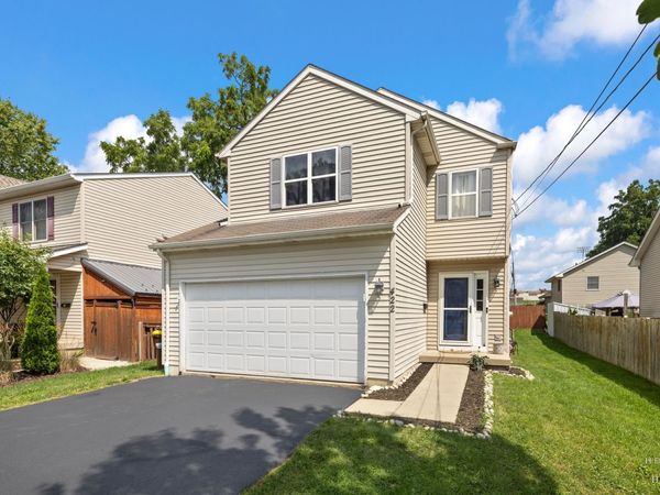 422 Stewart Avenue , Woodstock, IL 60098