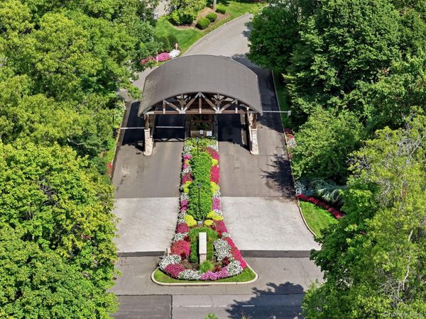 42 Country Club Drive , Jericho, NY 11753