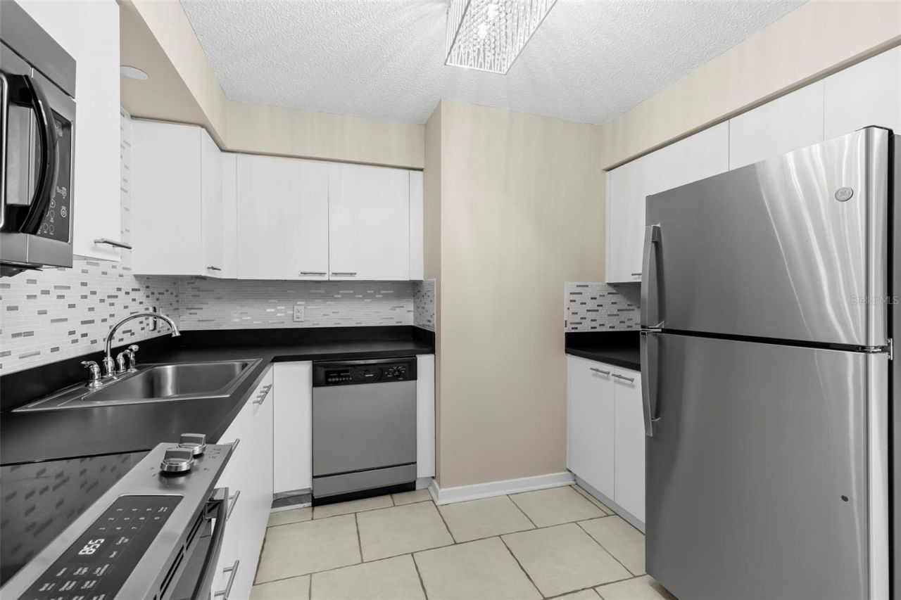 701 Mirror Lake Drive N, Unit 201, Saint Petersburg, FL 33701 Photo