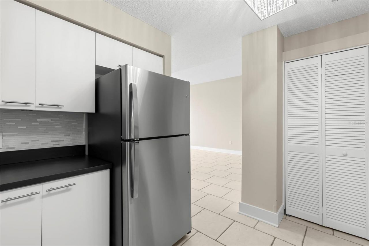 701 Mirror Lake Drive N, Unit 201, Saint Petersburg, FL 33701 Photo