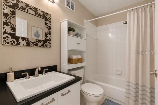 701 Mirror Lake Drive N, Unit 201, Saint Petersburg, FL 33701 Photo