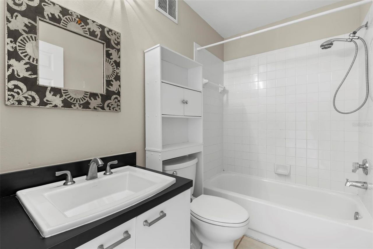 701 Mirror Lake Drive N, Unit 201, Saint Petersburg, FL 33701 Photo