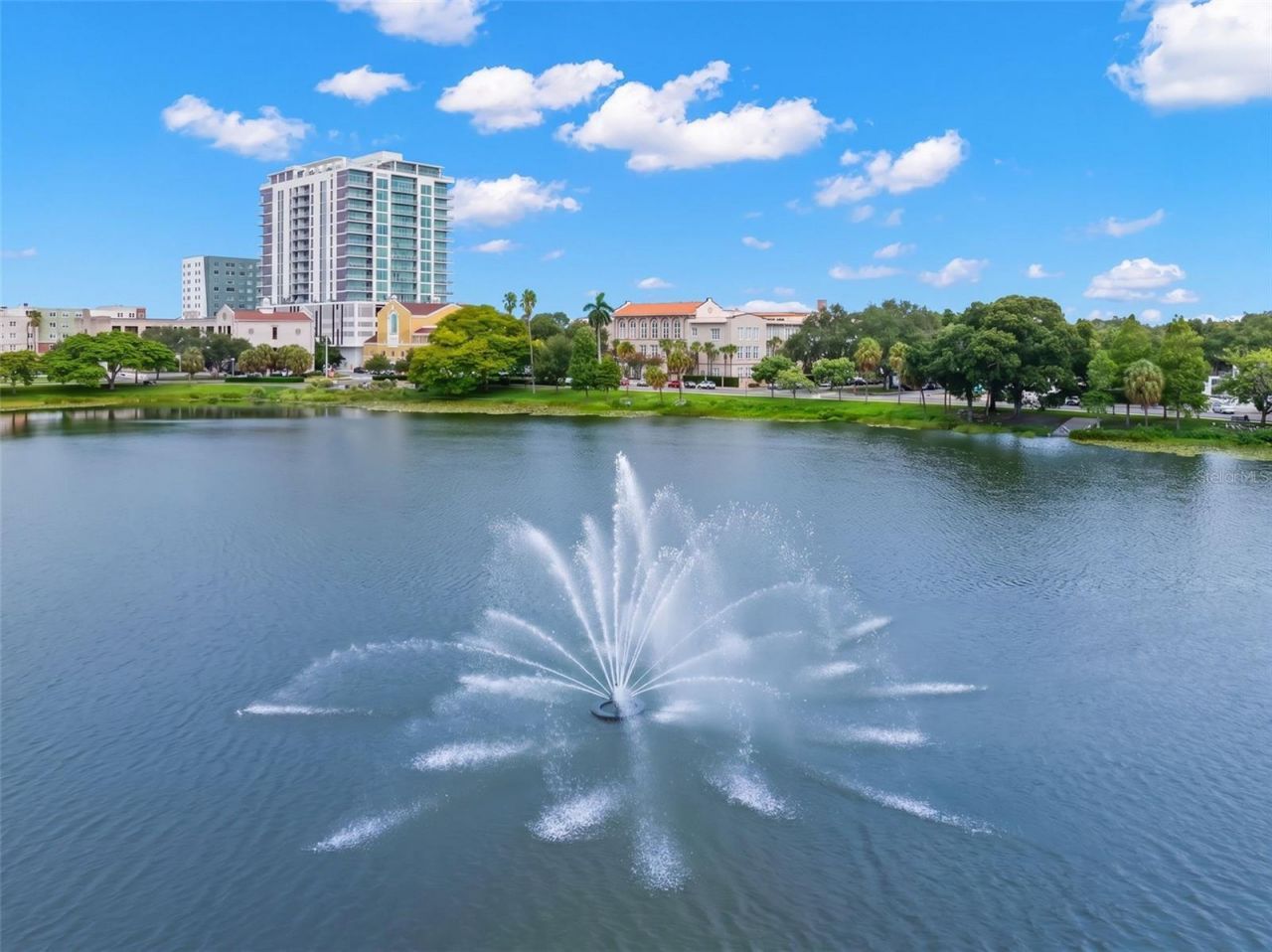 701 Mirror Lake Drive N, Unit 201, Saint Petersburg, FL 33701 Photo