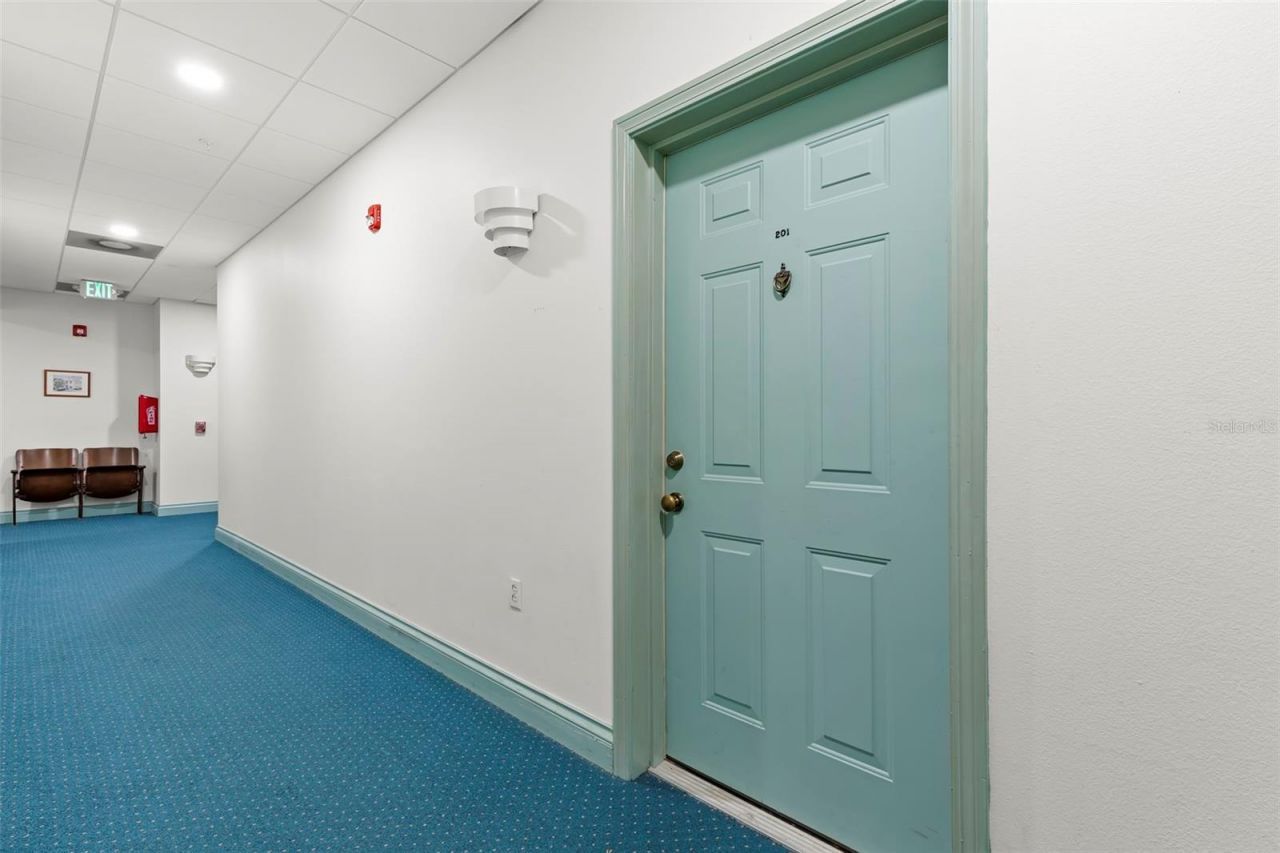 701 Mirror Lake Drive N, Unit 201, Saint Petersburg, FL 33701 Photo