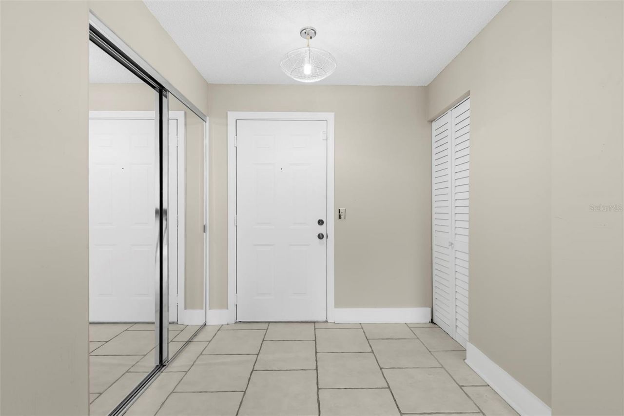 701 Mirror Lake Drive N, Unit 201, Saint Petersburg, FL 33701 Photo