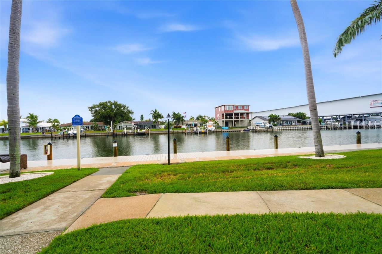 4900 38th Way S, Unit 404, Saint Petersburg, FL 33711 Photo