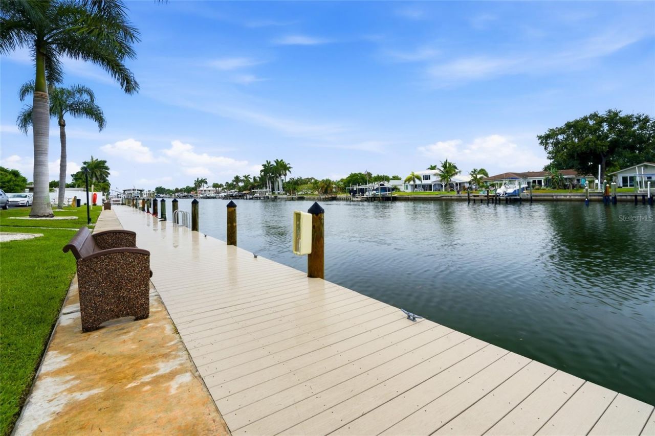 4900 38th Way S, Unit 404, Saint Petersburg, FL 33711 Photo