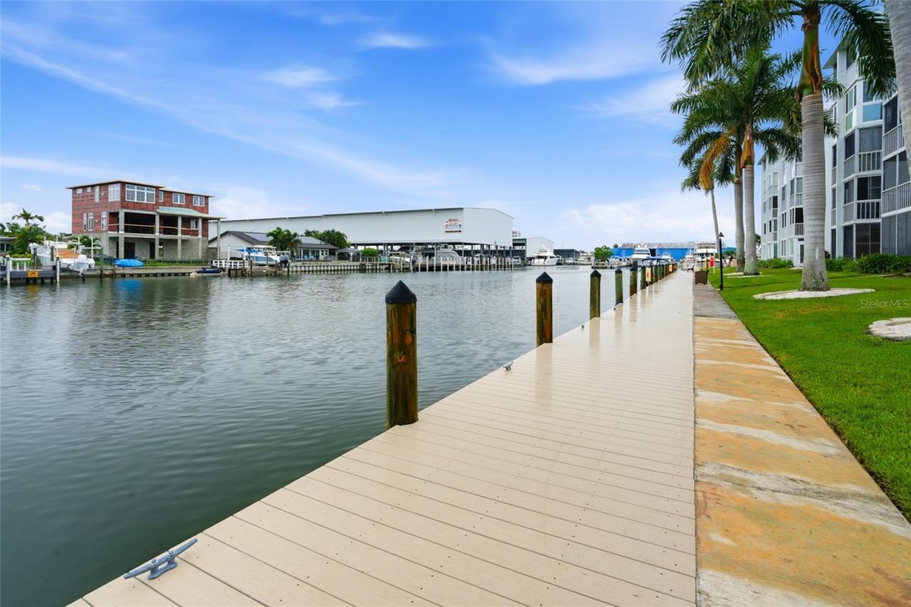 4900 38th Way S, Unit 404, Saint Petersburg, FL 33711 Photo