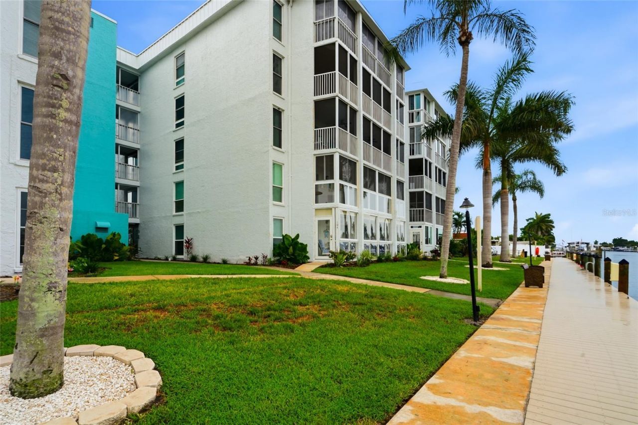 4900 38th Way S, Unit 404, Saint Petersburg, FL 33711 Photo