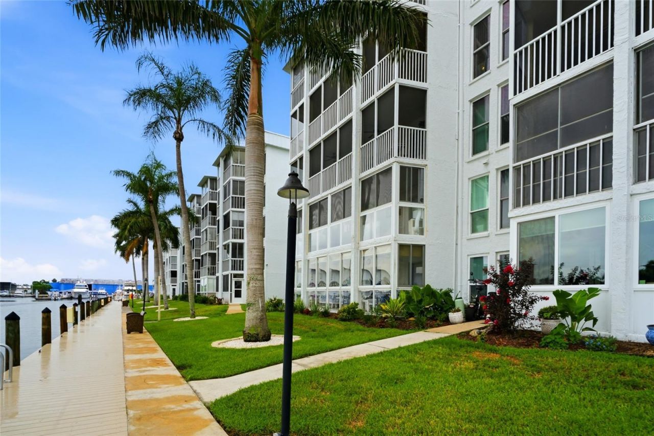 4900 38th Way S, Unit 404, Saint Petersburg, FL 33711 Photo