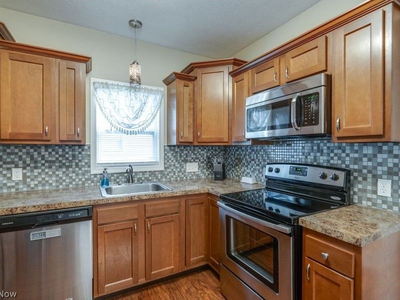 77 Devonshire Drive, Akron, OH 44312 Photo 9