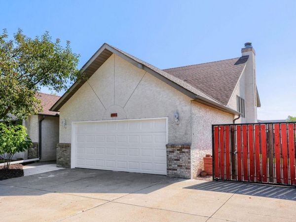 3597 Gershwin Court N, Oakdale, MN 55128