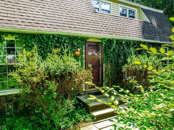 5 Pepper Ln, Roxbury, NJ 07876