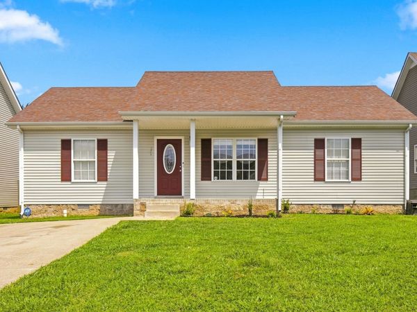 525 Fox Trot Dr, Clarksville, TN 37042