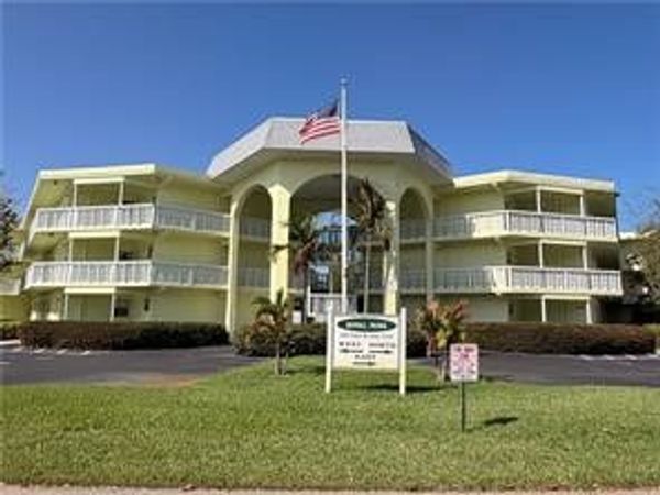 1100 Ponce De Leon Circle, Unit N212, Vero Beach, FL 32960