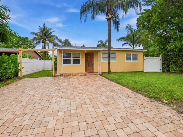 939 CHARLES Street, West Palm Beach, FL 33401