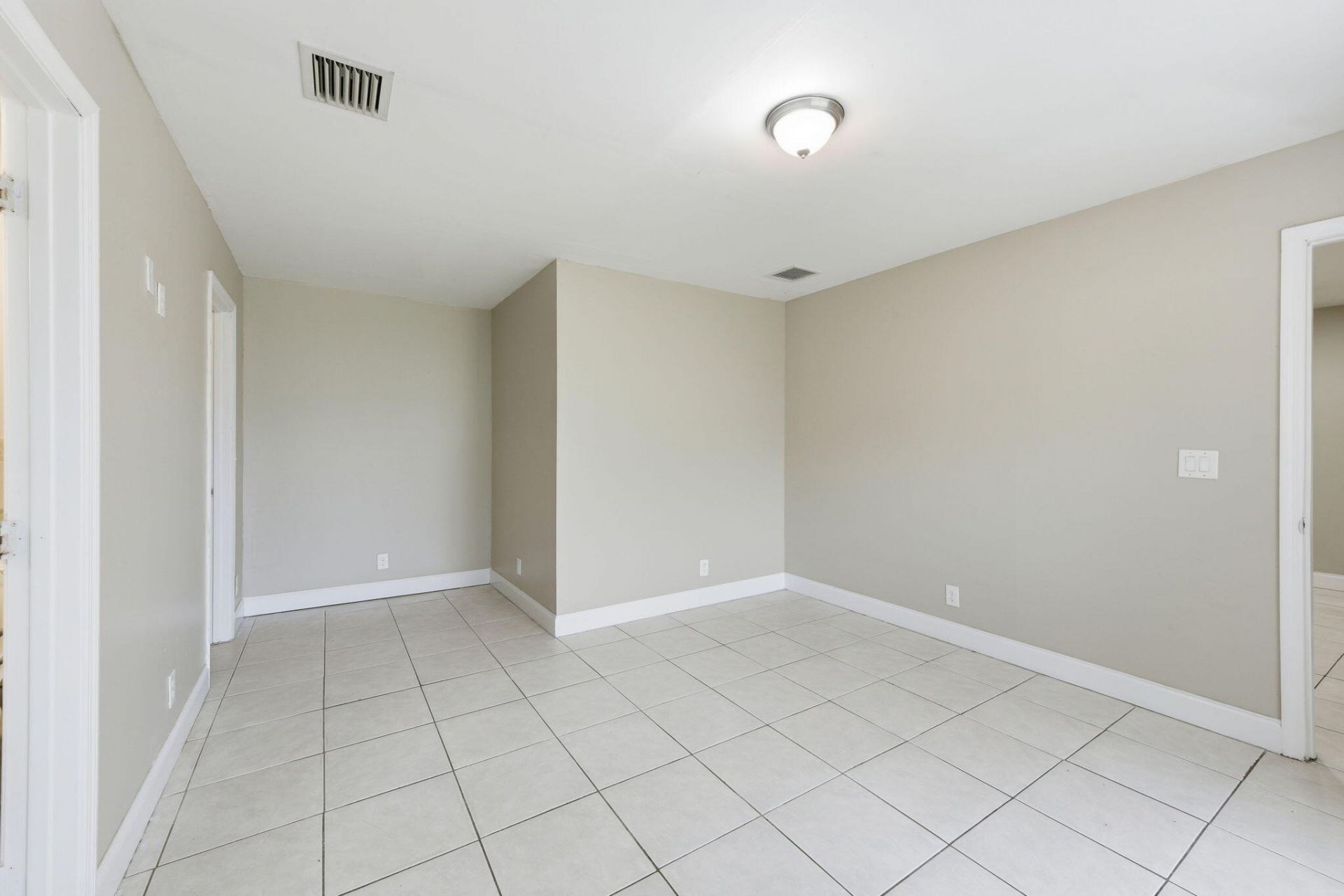 939 Charles Street, West Palm Beach, FL 33401 Photo